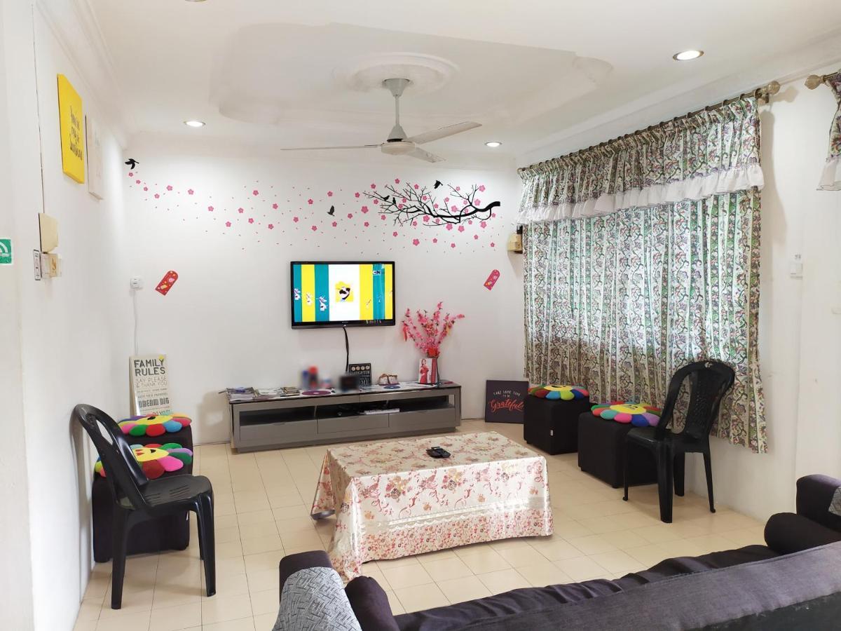 H Homestay Sibu - 500Mbps Wifi, Full Astro & Private Parking! Exterior foto